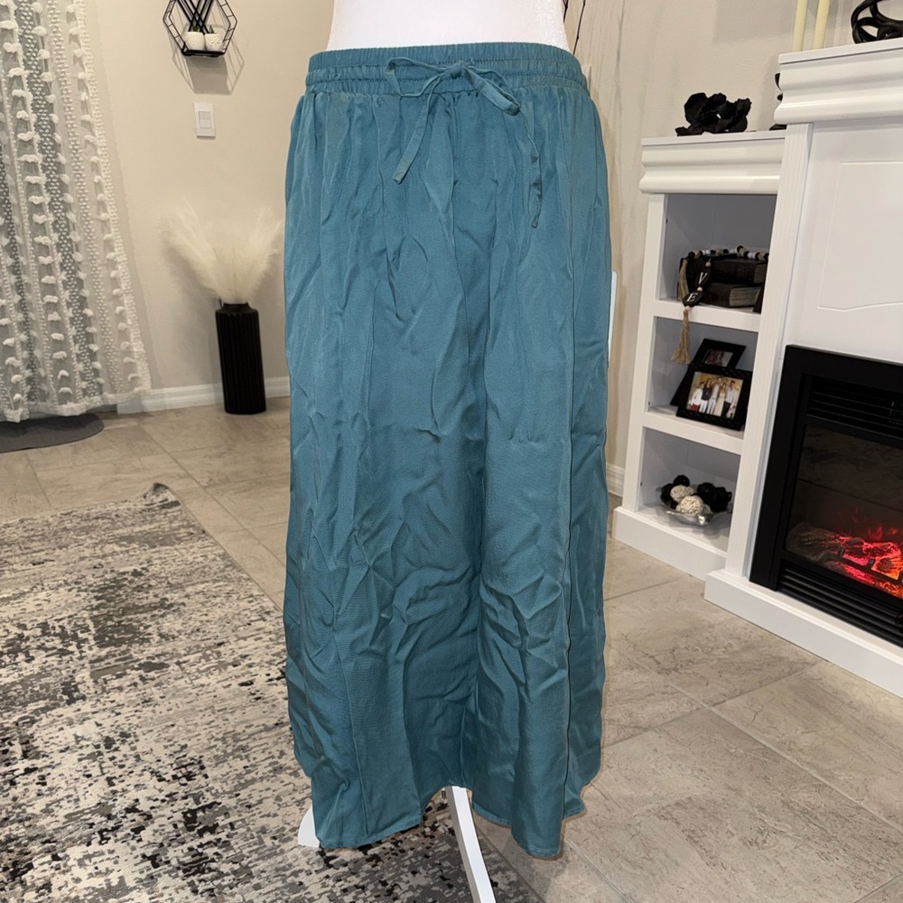 NWT Cyrus Ocean Blue Maxi Skirt Size Medium